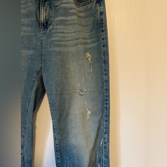 EUC | Guess | 1981 Straight | Light Blue Cropped Jeans - Picture 3 of 10